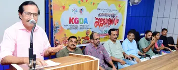 കെജിഒഎ ജില്ലാ കലോത്സവം നാടകപ്രവർത്തകൻ എ കെ രാഘവൻ ഉദ്ഘാടനംചെയ്യുന്നു