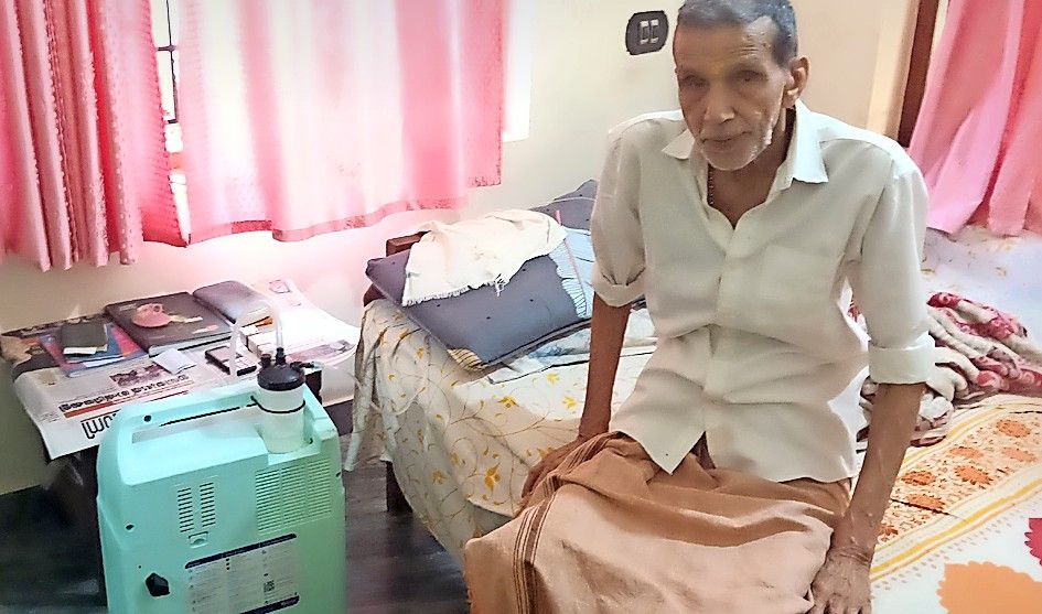 വെള്ളൂർ ജെന്റ്‌സ്‌ ക്ലബ്ബിനുസമീപത്തെ പി സി രാഘവൻ വൈദ്യുതിയിൽ  പ്രവർത്തിക്കുന്ന ഓക്‌സിജൻ കോൺസൺട്രേറ്ററിനടുത്ത്‌ 