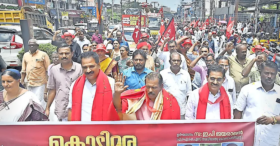എം പ്രകാശൻ നയിക്കുന്ന കർഷകസംഘം സംസ്ഥാന സമ്മേളന കൊടിമര ജാഥയ്ക്ക് തളിപ്പറമ്പിൽ നൽകിയ സ്വീകരണം