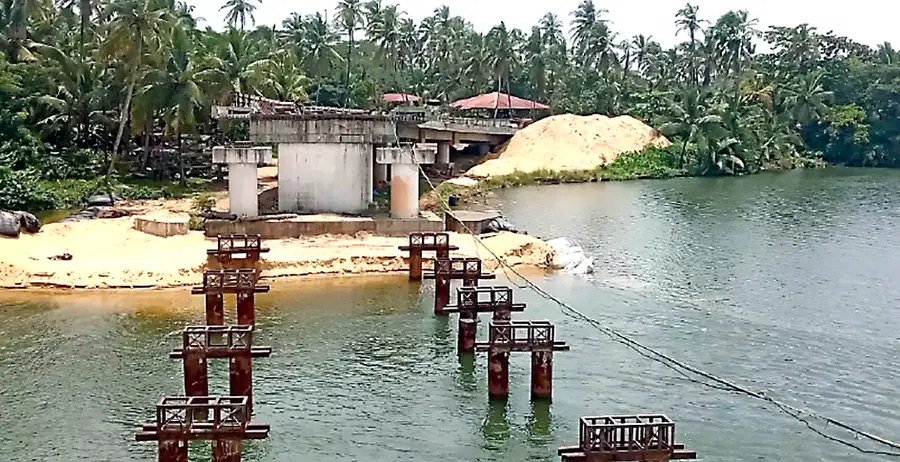 നിർമാണം നിലച്ച കച്ചേരിക്കടവ് പാലം