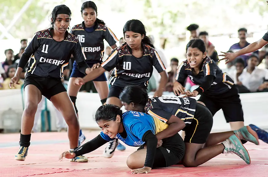സംസ്ഥാന സ്കൂൾ ഗെയിംസിന്റെ ഭാഗമായി തൃക്കരിപ്പൂരിൽ നടന്ന സബ് ജൂനിയർ ഗേൾസ് കബഡി മത്സരത്തിൽ  കാസർകോടും തൃശ്ശൂരും ഏറ്റുമുട്ടിയപ്പോൾ