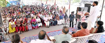 കെഎസ്ടിഎ ജില്ലാ മാർച്ചും ധർണയും ഡിവൈഎഫ്ഐ സംസ്ഥാന സെക്രട്ടറി എം വിജിൻ  ഉദ്‌ഘാടനംചെയ്യുന്നു