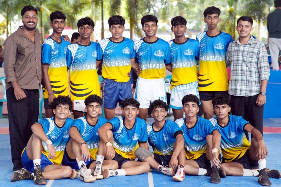  സംസ്ഥാന സ്കൂൾ ഗെയിംസ് ജൂനിയർ ആൺകുട്ടികളുടെ കബഡി മത്സരത്തിൽ ചാമ്പ്യൻഷിപ്പ് നേടിയ കാസർകോട് ജില്ല ടീം