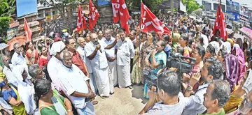 ബീഡി– സിഗാർ ഫെഡറേഷൻ നേതൃത്വത്തിൽ ബീഡിത്തൊഴിലാളികൾ കലക്ടറേറ്റിലേക്ക് നടത്തിയ മാർച്ച്
എൻ കെ അക്ബർ എംഎൽഎ ഉദ്ഘാടനം ചെയ്യുന്നു