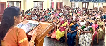 സീനിയർ സിറ്റിസൺസ് ഫ്രണ്ട്സ് വെൽഫെയർ അസോസിയേഷൻ ജില്ല വനിതാ കൺവെൻഷൻ സംസ്ഥാന കൺവീനർ പ്രൊഫ. കെ എ സരള ഉദ്ഘാടനം ചെയ്യുന്നു