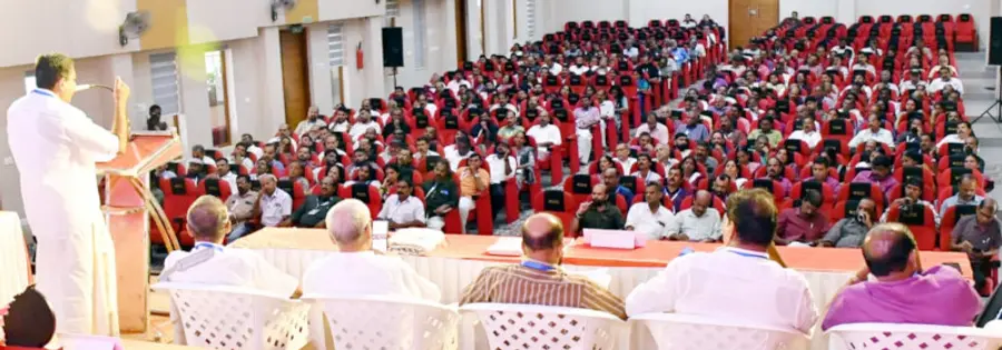 വ്യാപാരി വ്യവസായി സമിതി ജില്ലാ സമ്മേളനം തിമിരി ബാങ്ക് ഹാളിൽ സംസ്ഥാന സെക്രട്ടറി ഇ എസ് ബിജു ഉദ്ഘാടനംചെയ്യുന്നു