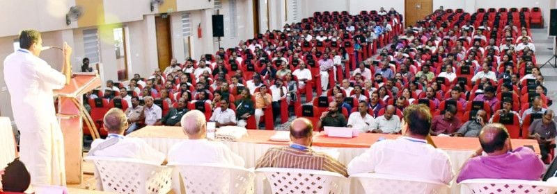 വ്യാപാരി വ്യവസായി സമിതി ജില്ലാ സമ്മേളനം തിമിരി ബാങ്ക്‌ ഹാളിൽ സംസ്ഥാന സെക്രട്ടറി ഇ എസ്‌ ബിജു ഉദ്‌ഘാടനംചെയ്യുന്നു