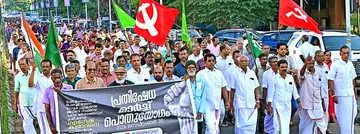 ബിജെപിക്കുവേണ്ടി തെരഞ്ഞെടുപ്പ് വോട്ടർപട്ടിക അട്ടിമറിച്ച മുഖ്യ തെരഞ്ഞെടുപ്പ് കമീഷണർ ഗ്യാനേഷ് കുമാറിനെ പുറത്താക്കണമെന്ന് ആവശ്യപ്പെട്ട് എൽഡിഎഫ് ജില്ലാ കമ്മിറ്റി കാഞ്ഞങ്ങാട് നടത്തിയ പ്രതിഷേധ മാർച്ച്