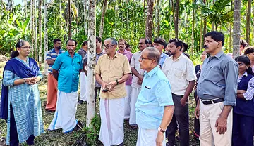 പിലിക്കോട് പഞ്ചായത്ത് ജൈവ വൈവിധ്യ പരിപാലന സമിതി പെരിയ പോളത്താളി സംരക്ഷണത്തിനായി  സംഘടിപ്പിച്ച കൂട്ടായ്മയിൽനിന്ന്‌