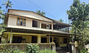ഡോക്ടർ ഇല്ലാത്ത രാജപുരം മൃഗാശുപത്രി