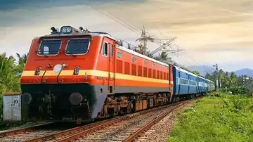 റെയിൽവേ മന്ത്രാലയത്തിന് കീഴിലുള്ള വിവിധ റെയിൽവേ റിക്രൂട്ട്‌മെന്റ് ബോർഡുകൾ വഴി നോൺ-ടെക്നിക്കൽ പോപ്പുലർ കാറ്റഗറി (എൻടിപിസി) ഗ്രാജുവേറ്റ്‌, അണ്ടർ ഗ്രാജുവേറ്റ്‌ തസ്തികകളിലേക്ക് അപേക്ഷ ക്ഷണിച്ചുള്ള ലഘു വിജ്ഞാപനം പ്രസിദ്ധീകരിച്ചു. 
