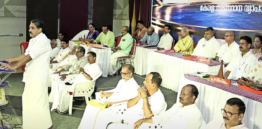 കേരള വ്യപാരി വ്യവസായി സമിതി ജില്ലാ സമ്മേളനം സംസ്ഥാന സെക്രട്ടറി ഇ എസ് ബിജു ഉദ്ഘാടനം ചെയ്യുന്നു