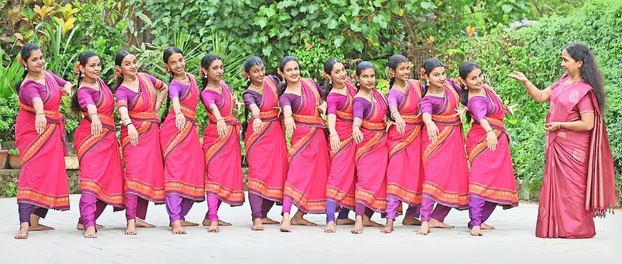  നൃത്താധ്യാപിക കലാവതി ടീച്ചറും ശിഷ്യരും കൊട്ടിയൂർ ശക്തി ഗാഥ മോഹിനിയാട്ടം പരിശീലനത്തിനിടെ