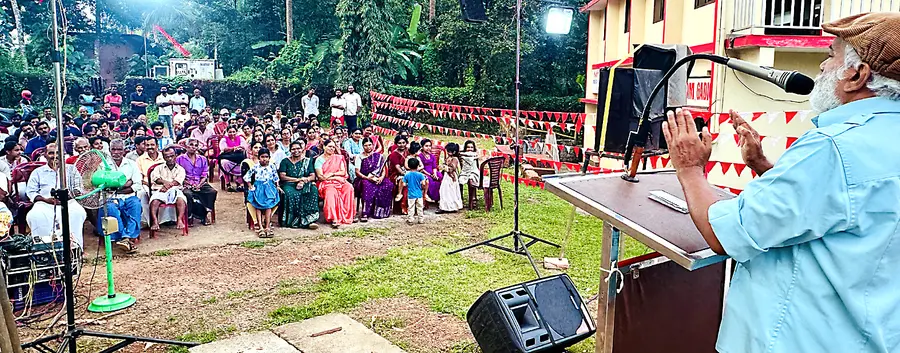 സിപിഐ എം സംസ്ഥാന കമ്മിറ്റിയംഗമായിരുന്ന എം രാമണ്ണറൈ അനുസ്മരണം ജില്ലാ സെക്രട്ടറി എം രാജഗോപാലൻ ഉദ്ഘാടനംചെയ്യുന്നു