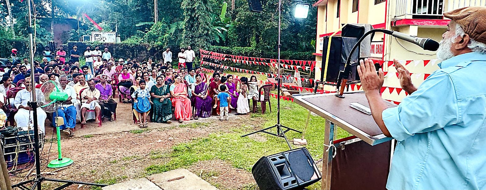 സിപിഐ എം സംസ്ഥാന കമ്മിറ്റിയംഗമായിരുന്ന എം രാമണ്ണറൈ അനുസ്മരണം ജില്ലാ സെക്രട്ടറി  എം രാജഗോപാലൻ ഉദ്‌ഘാടനംചെയ്യുന്നു