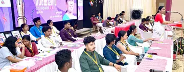 ബാലസംഘം ജില്ലാ സമ്മേളനം ഇരിയ നീലാംബരി ഓഡിറ്റോറിയത്തിൽ സിപിഐ എം കേന്ദ്രകമ്മിറ്റി അംഗം  കെ കെ ശൈലജ ഉദ്‌ഘാടനം ചെയ്യുന്നു