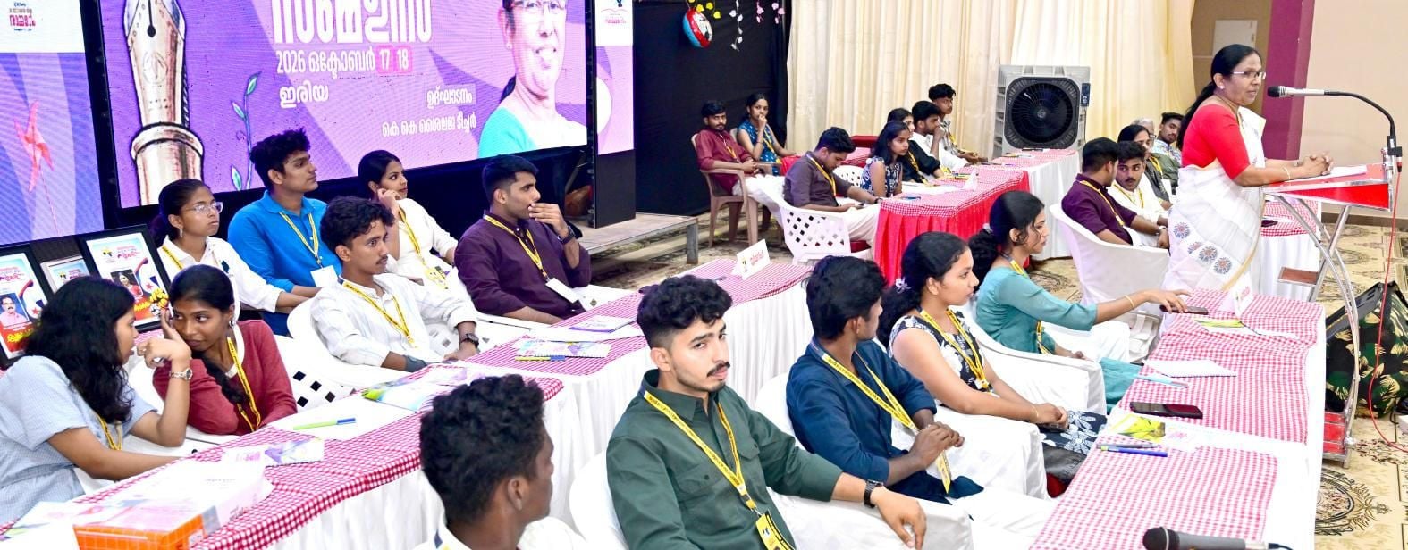 ബാലസംഘം ജില്ലാ സമ്മേളനം ഇരിയ നീലാംബരി ഓഡിറ്റോറിയത്തിൽ സിപിഐ എം കേന്ദ്രകമ്മിറ്റി അംഗം  കെ കെ ശൈലജ ഉദ്‌ഘാടനം ചെയ്യുന്നു