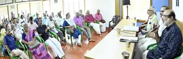 കേരള ശാസ്ത്ര സാഹിത്യ പരിഷത് സംഘടിപ്പിച്ച ജനകീയ സംവാദത്തിൽ ഡോ. ടിഎം തോമസ് ഐസക് സംസാരിക്കുന്നു