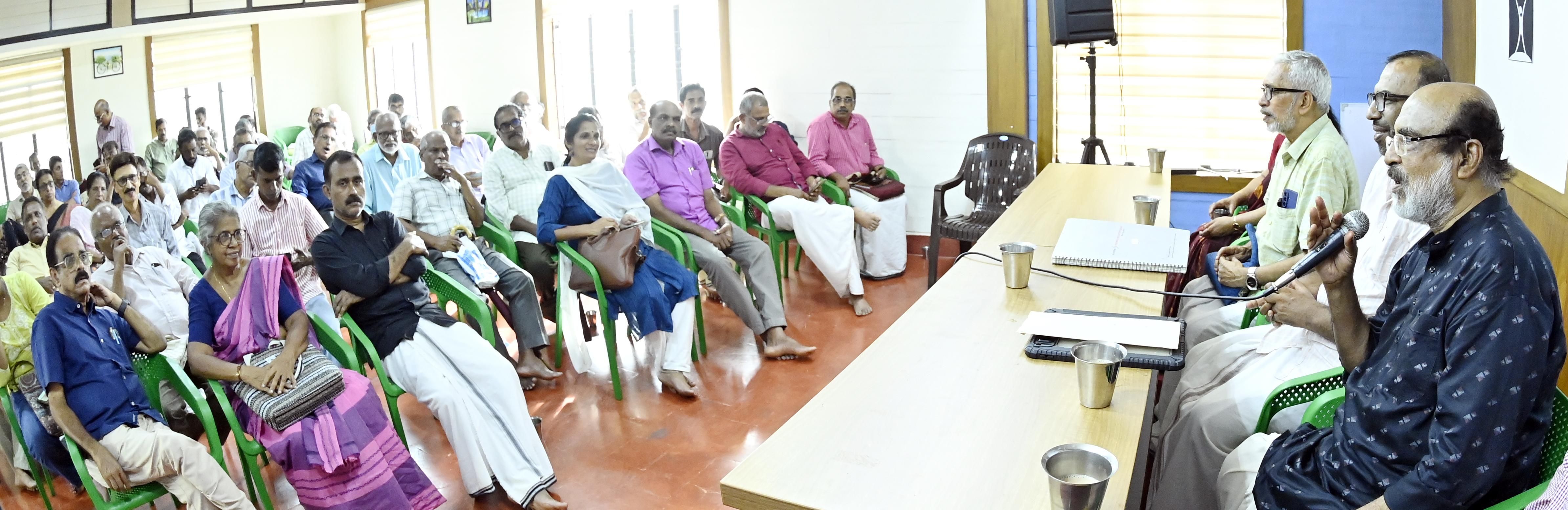 കേരള ശാസ്ത്ര സാഹിത്യ പരിഷത് സംഘടിപ്പിച്ച ജനകീയ സംവാദത്തിൽ ഡോ. ടിഎം തോമസ് ഐസക് സംസാരിക്കുന്നു