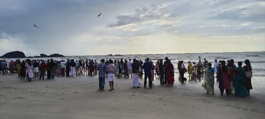 തിരുവോണദിനത്തിൽ മുഴപ്പിലങ്ങാട് ഡ്രൈവ് ഇൻ ബീച്ചിലെത്തിയവരുടെ തിരക്ക്