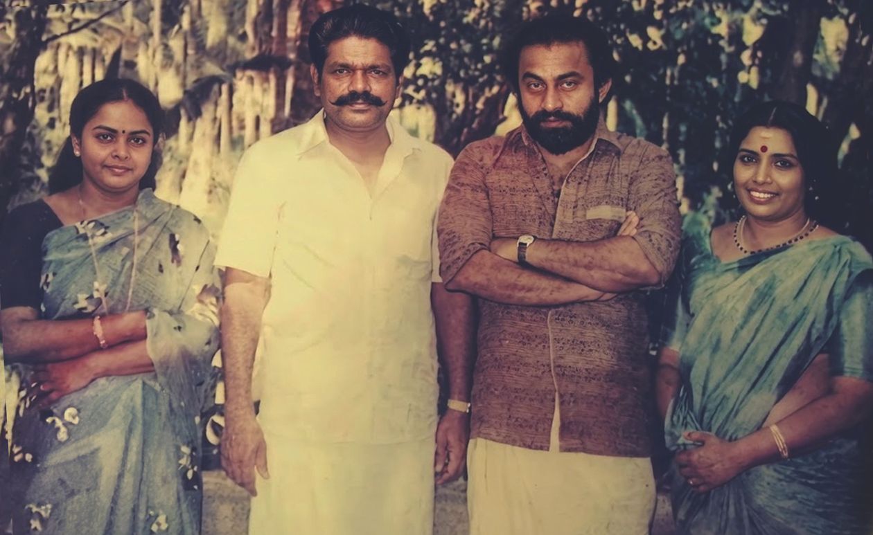  ഉണ്ണിമേനോനും ഭാര്യ ഉഷയും പത്മരാജനും ഭാര്യ രാധാലക്ഷ്മിയും
