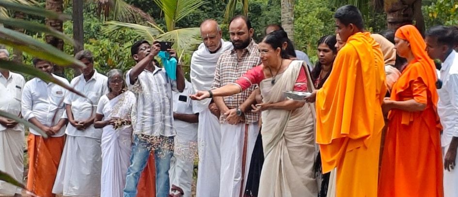 ചന്ദിരൂർ ശാന്തിഗിരി ആശ്രമം അഞ്ചടിപ്പാടശേഖര കർഷക സംഘത്തിന്റെ നെൽകൃഷി ദലീമ എംഎൽഎ ഉദ്ഘാടനംചെയ്യുന്നു 