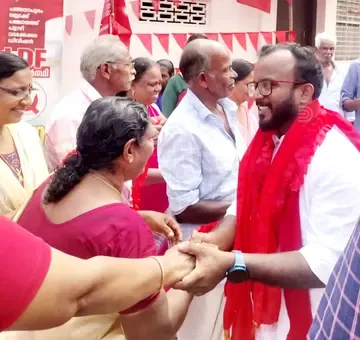 പത്തനാപുരം ജില്ലാ പഞ്ചായത്ത് ഡിവിഷൻ എൽഡിഎഫ്  സ്ഥാനാർഥി   വിഷ്ണു ഭഗത്തിന് പട്ടാഴിയിൽ നൽകിയ സ്വീകരണം 