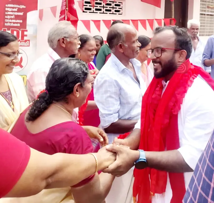 പത്തനാപുരം ജില്ലാ പഞ്ചായത്ത് ഡിവിഷൻ എൽഡിഎഫ്  സ്ഥാനാർഥി   വിഷ്ണു ഭഗത്തിന് പട്ടാഴിയിൽ നൽകിയ സ്വീകരണം 