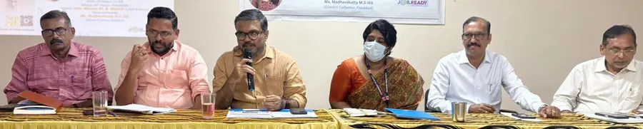 വിജ്ഞാന കേരളം തൊഴിൽ പദ്ധതിയുടെ ഭാഗമായി സംരംഭക സംഘടനകളുമായി മന്ത്രി എം ബി രാജേഷ് സംസാരിക്കുന്നു