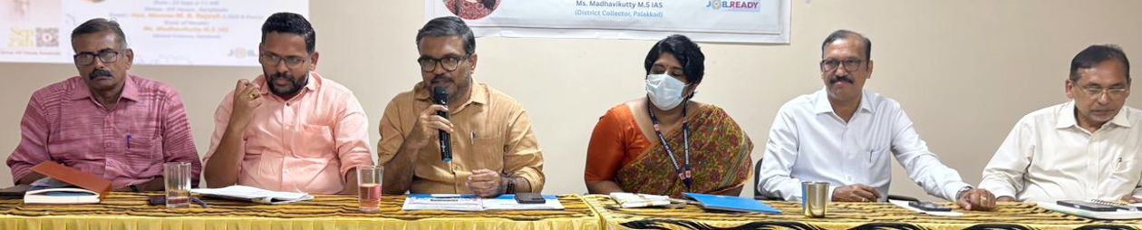 വിജ്ഞാന കേരളം തൊഴിൽ പദ്ധതിയുടെ ഭാഗമായി സംരംഭക സംഘടനകളുമായി മന്ത്രി എം ബി രാജേഷ് സംസാരിക്കുന്നു