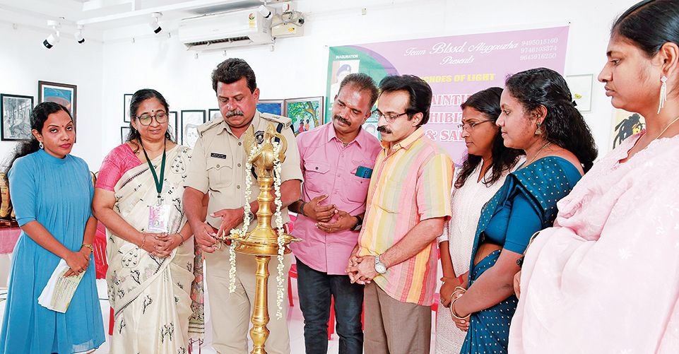 ടീം ബിഎൽഎസ്‌എസ്‌ഡിയുടെ "എക്കോസ്‌ ഓഫ്‌ ലൈറ്റ്‌' കലാപ്രദർശനം  ആലപ്പുഴ അഡീഷണൽ പൊലീസ് സുപ്രണ്ട്‌ ജിൽസൺ മാത്യു  ഉദ്ഘാടനംചെയ്യുന്നു