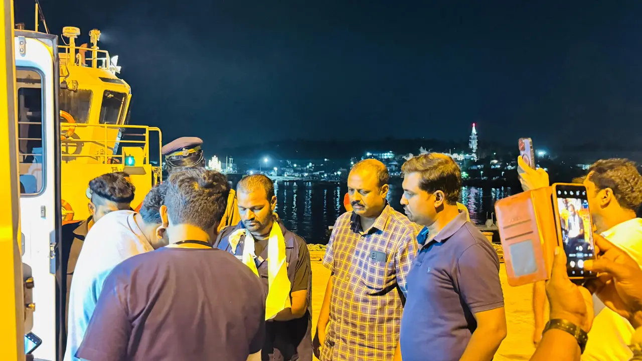 വിഴിഞ്ഞം തുറമുഖത്ത് എത്തിച്ചപ്പോൾ