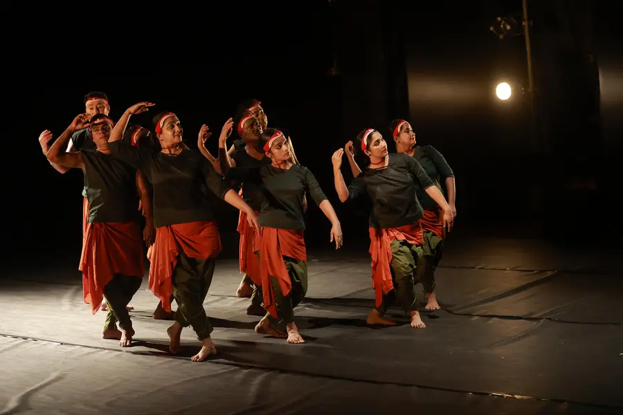 ശാസ്ത്രീയ കലകളെ സമന്വയിപ്പിച്ച് കേരള കലാമണ്ഡലം പുതുതായി നിർമിച്ച ഊരുഭംഗം ഭാസ നാടകത്തിന്റെ
അവതരണത്തിൽനിന്ന്