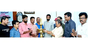 തലയൽ എസ് കേശവൻ നായർ അനുസ്മരണം രചന വേലപ്പൻ നായർ ഉദ്ഘാടനം ചെയ്യുന്നു