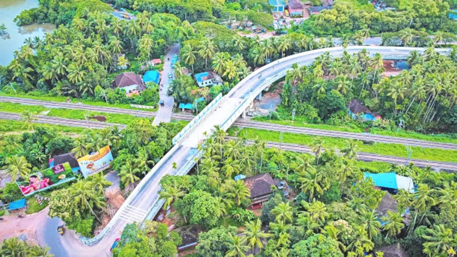 മുഖ്യമന്ത്രി പിണറായി വിജയൻ ചൊവ്വാഴ്ച ഉദ്ഘാടനം ചെയ്യുന്ന കൊടുവള്ളി റെയിൽവേ മേൽപ്പാലത്തിന്റെ ആകാശക്കാഴ്ച