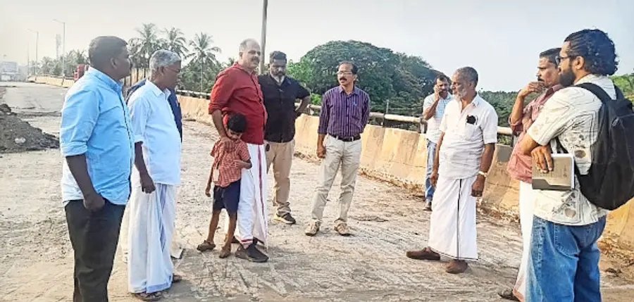 കെ വി സുമേഷ് എംഎൽഎ പാപ്പിനിശേരി മേൽപ്പാലം സന്ദർശിക്കുന്നു.