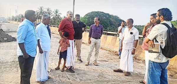 കെ വി സുമേഷ് എംഎൽഎ പാപ്പിനിശേരി മേൽപ്പാലം സന്ദർശിക്കുന്നു.
