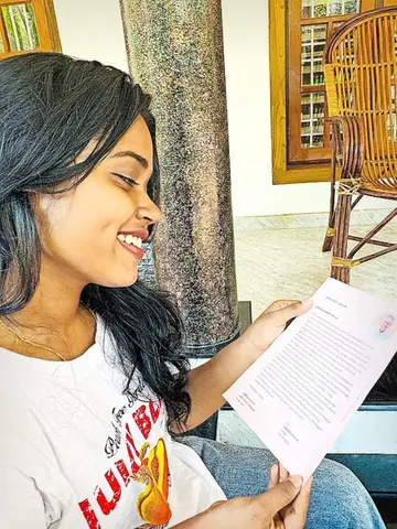 ലക്ഷ്‌മിനന്ദ മുഖ്യമന്ത്രി പിണറായി വിജയന്റെ കത്തുമായി