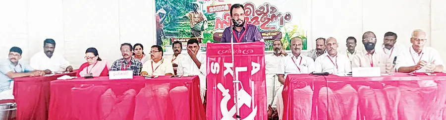 കേരള കർഷകസംഘം മാന്നാർ ഏരിയ സമ്മേളനം ജില്ല സെക്രട്ടറി ശ്രീകുമാർ ഉണ്ണിത്താൻ ഉദ്ഘാടനം ചെയ്യുന്നു
