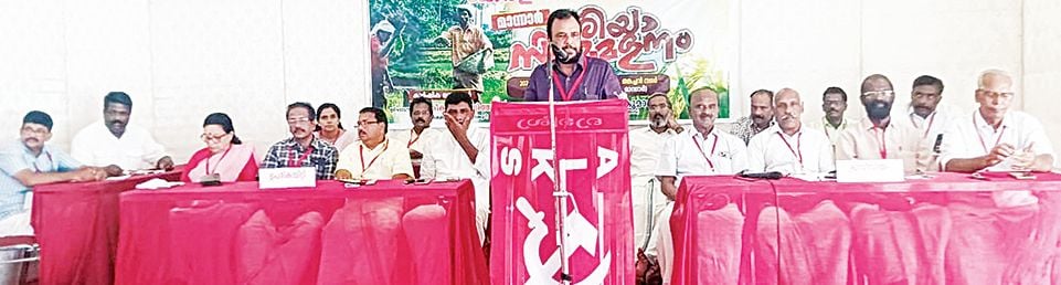 കേരള കർഷകസംഘം മാന്നാർ ഏരിയ സമ്മേളനം ജില്ല സെക്രട്ടറി ശ്രീകുമാർ ഉണ്ണിത്താൻ ഉദ്ഘാടനം ചെയ്യുന്നു