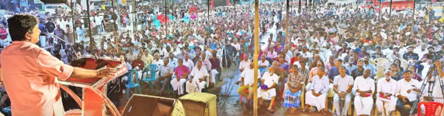 ഡിവൈഎഫ്ഐ ജില്ലാസമ്മേളനത്തിന്റെ പൊതുസമ്മേളനം സിപിഐ എം സംസ്ഥാന സെക്രട്ടറിയറ്റംഗം എം സ്വരാജ് ഉദ്ഘാടനം ചെയ്യുന്നു