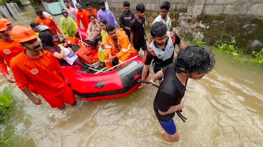 Although the rain subsided slightly on Sunday, the people's suffering remains undiminished.