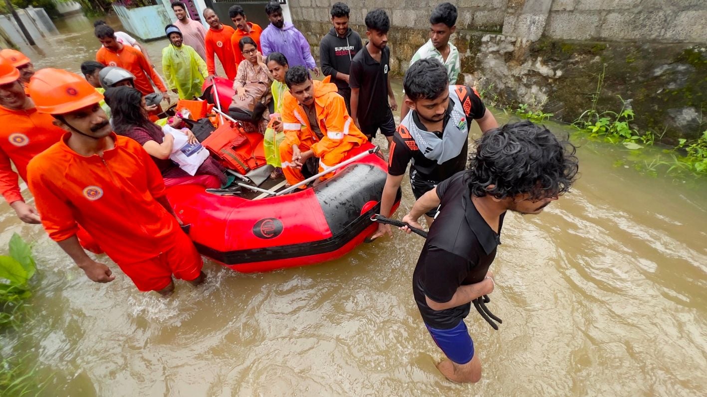 Although the rain subsided slightly on Sunday, the people's suffering remains undiminished.