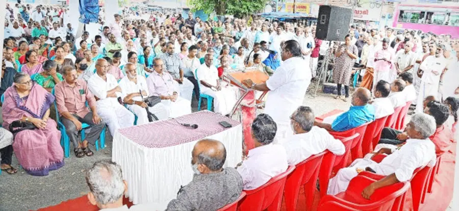 കേന്ദ്ര സർക്കാർ അവഗണനയ്ക്കും സാമ്പത്തിക ഉപരോധത്തിനുമെതിരെ എൽഡിഎഫ് നേതൃത്വത്തിൽ തലശേരി ടെലിഫോൺ ഭവന് മുന്നിൽ നടത്തിയ ധർണ
സിപിഐ എം കേന്ദ്രകമ്മിറ്റി അംഗം ഇ പി ജയരാജൻ ഉദ്ഘാടനംചെയ്യുന്നു.