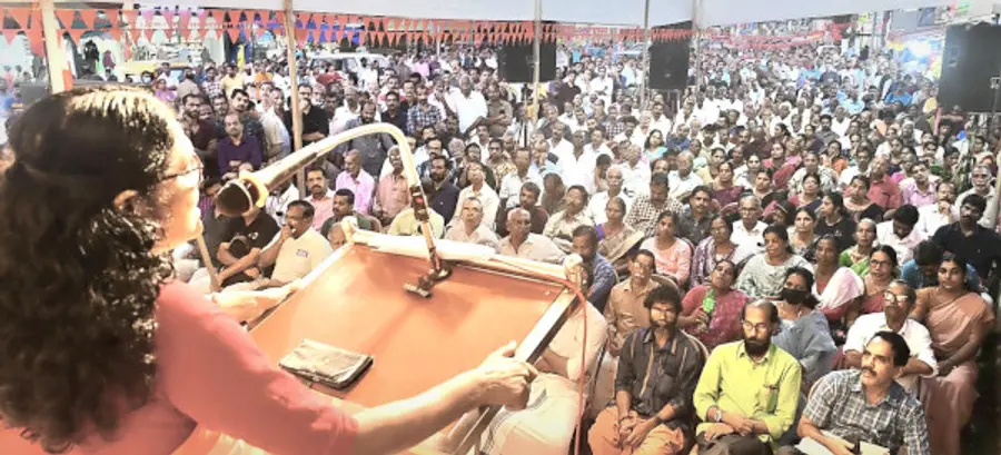 ചടയൻ ഗോവിന്ദൻ ദിനാചരണത്തിന്റെ ഭാഗമായി കമ്പിൽ ടൗണിൽ സംഘടിപ്പിച്ച അനുസ്മരണ സമ്മേളനം സിപിഐ എം കേന്ദ്ര കമ്മിറ്റി അംഗം സി എസ് സുജാത ഉദ്ഘാടനംചെയ്യുന്നു