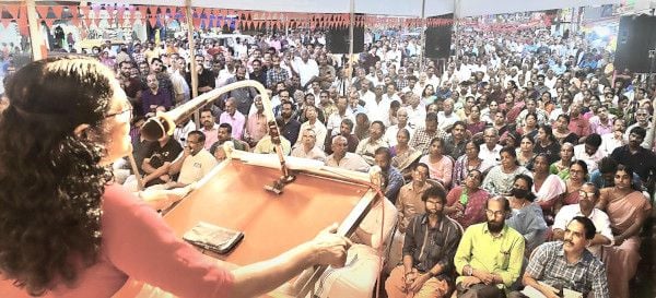 ചടയൻ ഗോവിന്ദൻ ദിനാചരണത്തിന്റെ ഭാഗമായി കമ്പിൽ ടൗണിൽ സംഘടിപ്പിച്ച അനുസ്മരണ സമ്മേളനം സിപിഐ എം കേന്ദ്ര കമ്മിറ്റി അംഗം സി എസ് സുജാത ഉദ്ഘാടനംചെയ്യുന്നു