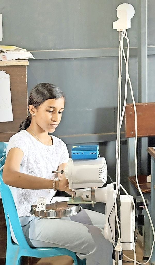 വന്യമൃഗങ്ങളെ തുരത്താനുള്ള ഇലക്ട്രോണിക്  സംവിധാനവുമായി ചെറുപുഴ കാക്കയഞ്ചാൽ  സെന്റ്‌ മേരീസ് ഹയർ സെക്കൻഡറി സ്കൂൾ  എട്ടാം ക്ലാസ് വിദ്യാർഥി സിയോണ മരിയ 