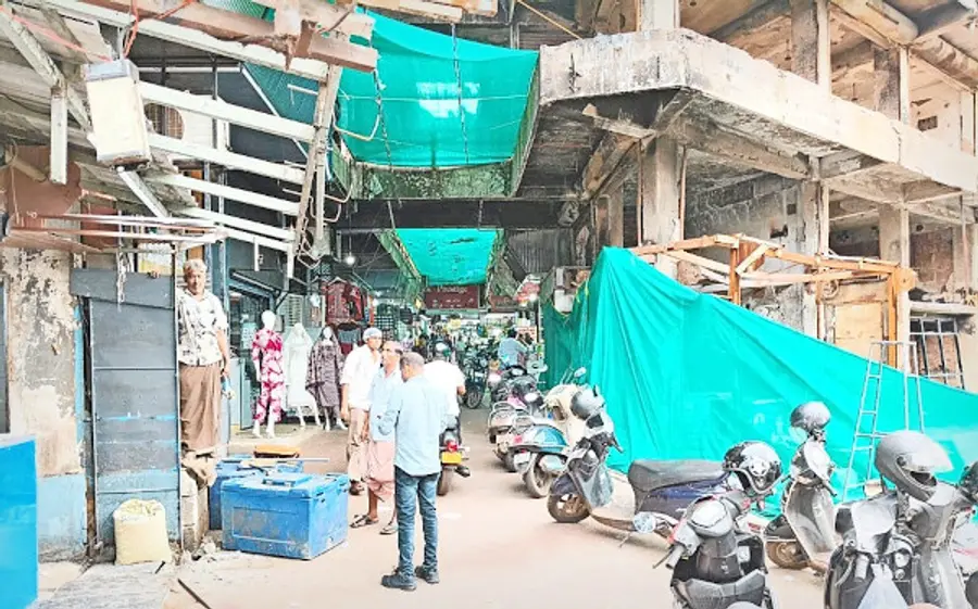  തീപിടിത്തമുണ്ടായ തളിപ്പറന്പ്‌ കെവി കോംപ്ലക്‌സിൽ അടഞ്ഞുകിടക്കുന്ന കടകൾ