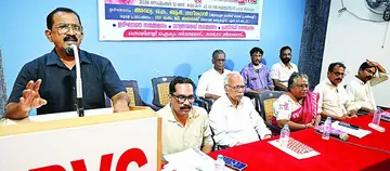 ബിഎസ്എൻഎൽ  എംപ്ലോയീസ് യൂണിയൻ ജില്ലാ സമ്മേളനം ആലപ്പുഴ കാർഡ് ബാങ്ക് പ്രസിഡന്റ്‌ അഡ്വ. കെ  ആർ ഭഗീരഥൻ ഉദ്ഘാടനംചയ്യുന്നു