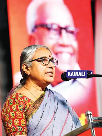 ഇ എം എസ് സ്മൃതി  ദേശീയസെമിനാറിൽ  സി പി ഐ എം പോളിറ്റ്ബ്യുറോ അംഗം യു വാസുകി സംസാരിക്കുന്നു